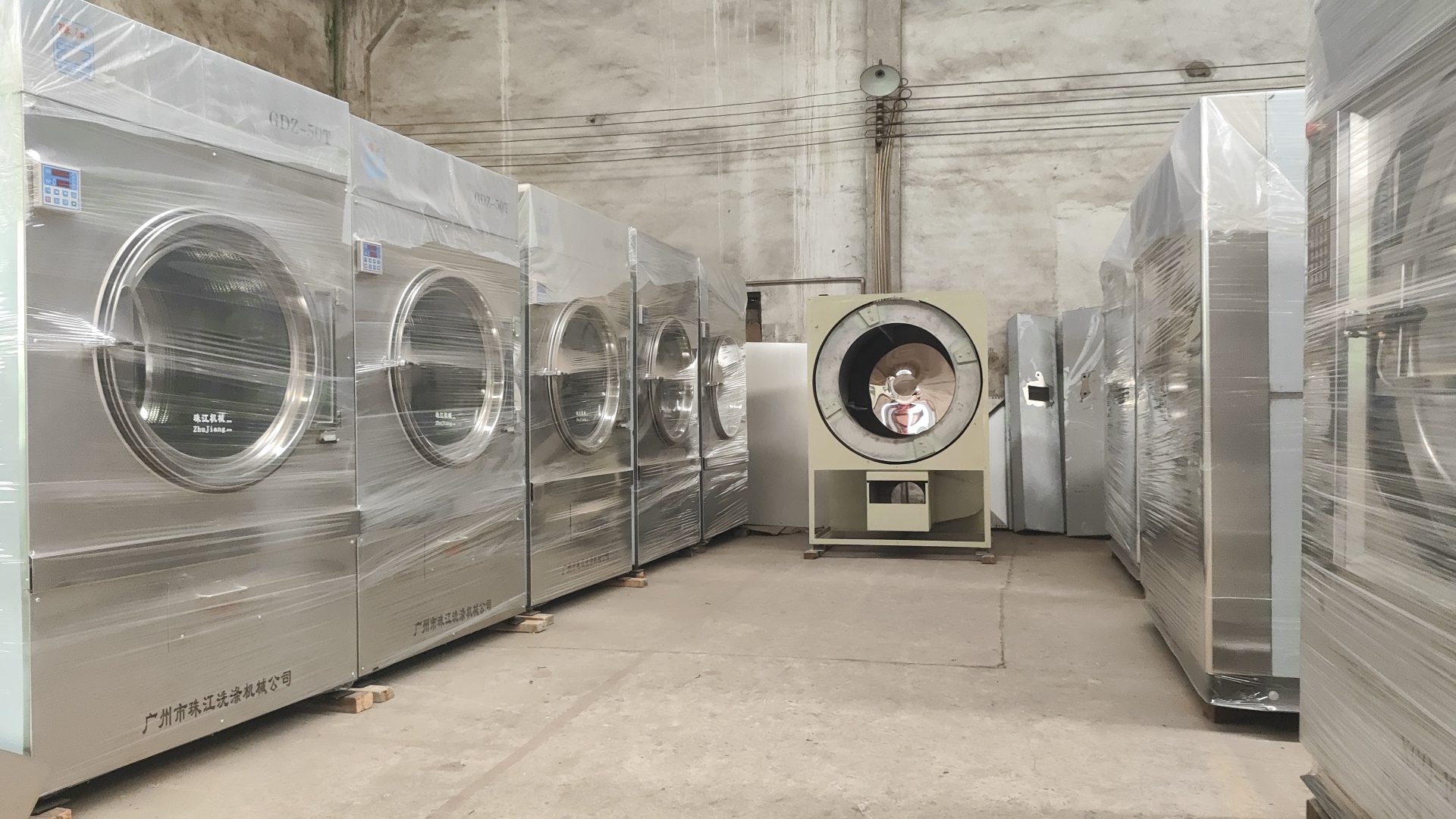 
煤礦廠采購工業(yè)小型洗衣機(jī)，為何眾多知名工廠都選擇珠江洗滌設(shè)備？
